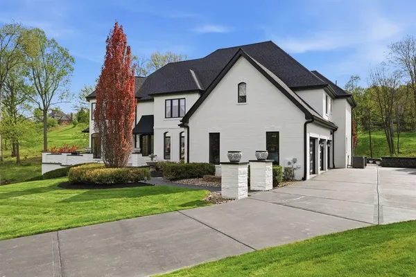$2,250,000 | 2001 Old Orchard Place, Gibsonia, PA 15044
