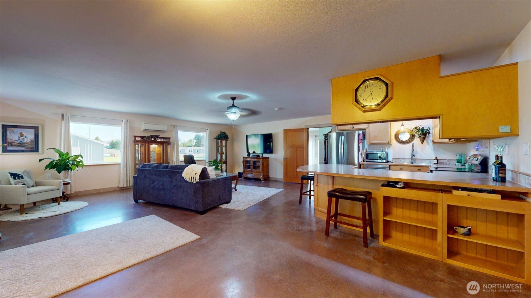 46 Shumway Road Omak, WA 98841 - Photo 10 of 40 a living room with furniture and a window