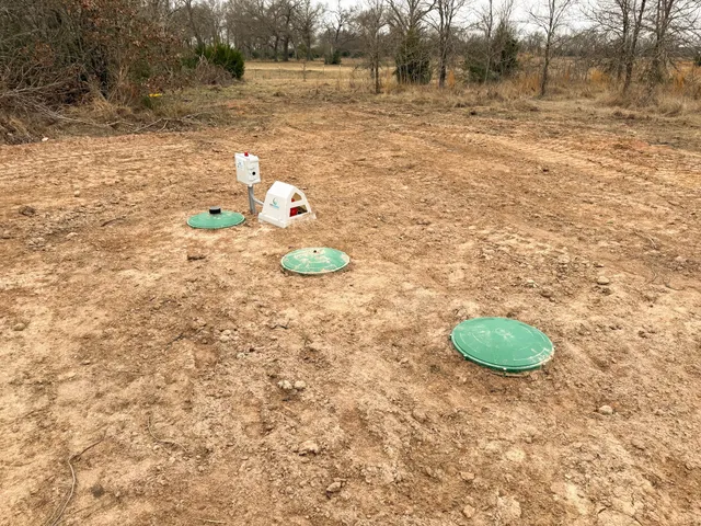 a view of a yard with a small