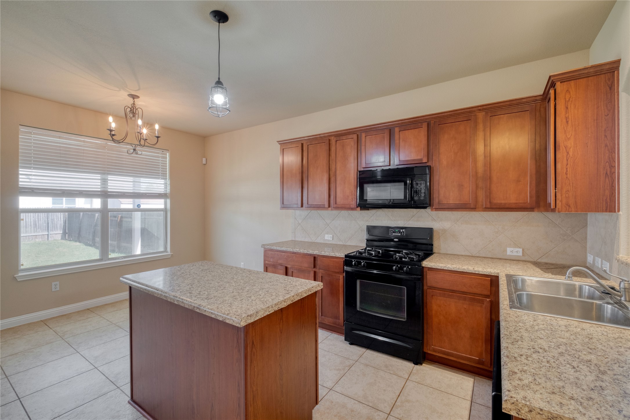 194 Cold Springs Spring Buda, TX 78610 - Photo 8 of 17