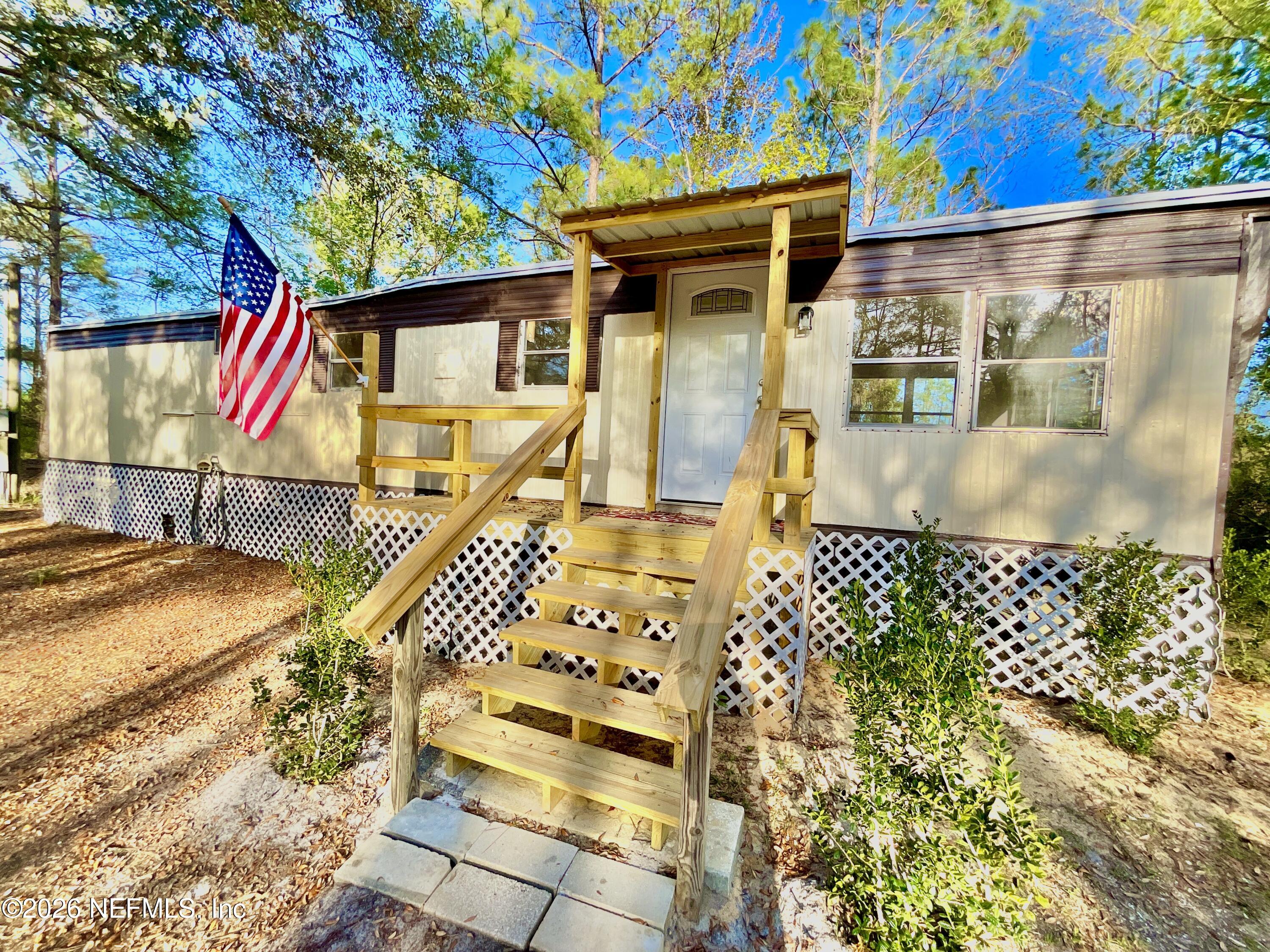 106 Spruce Interlachen, FL 32148 - Photo 11 of 12 106 Spruce Rd - 10