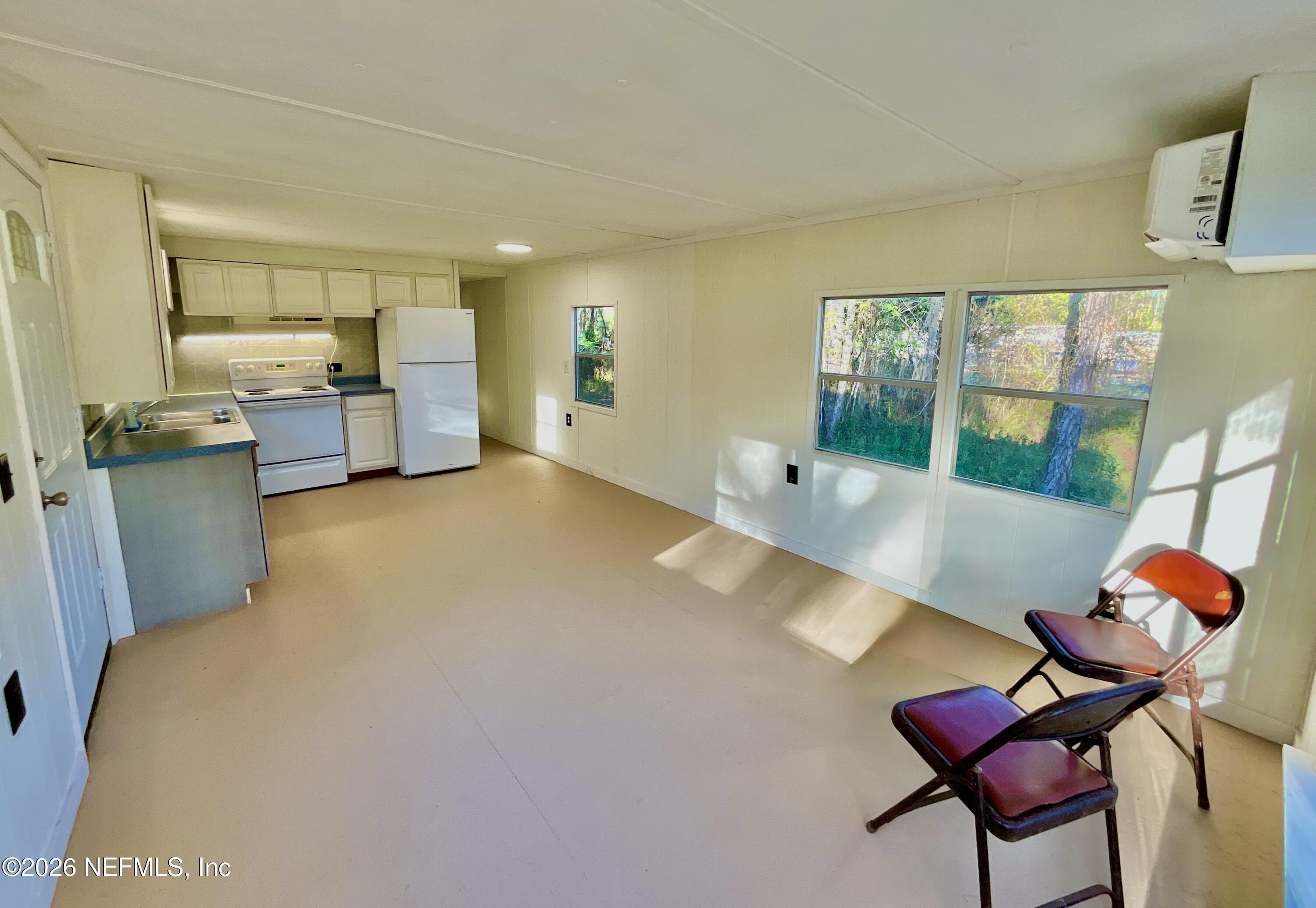 106 Spruce Interlachen, FL 32148 - Photo 5 of 12 106 Spruce Rd - 4