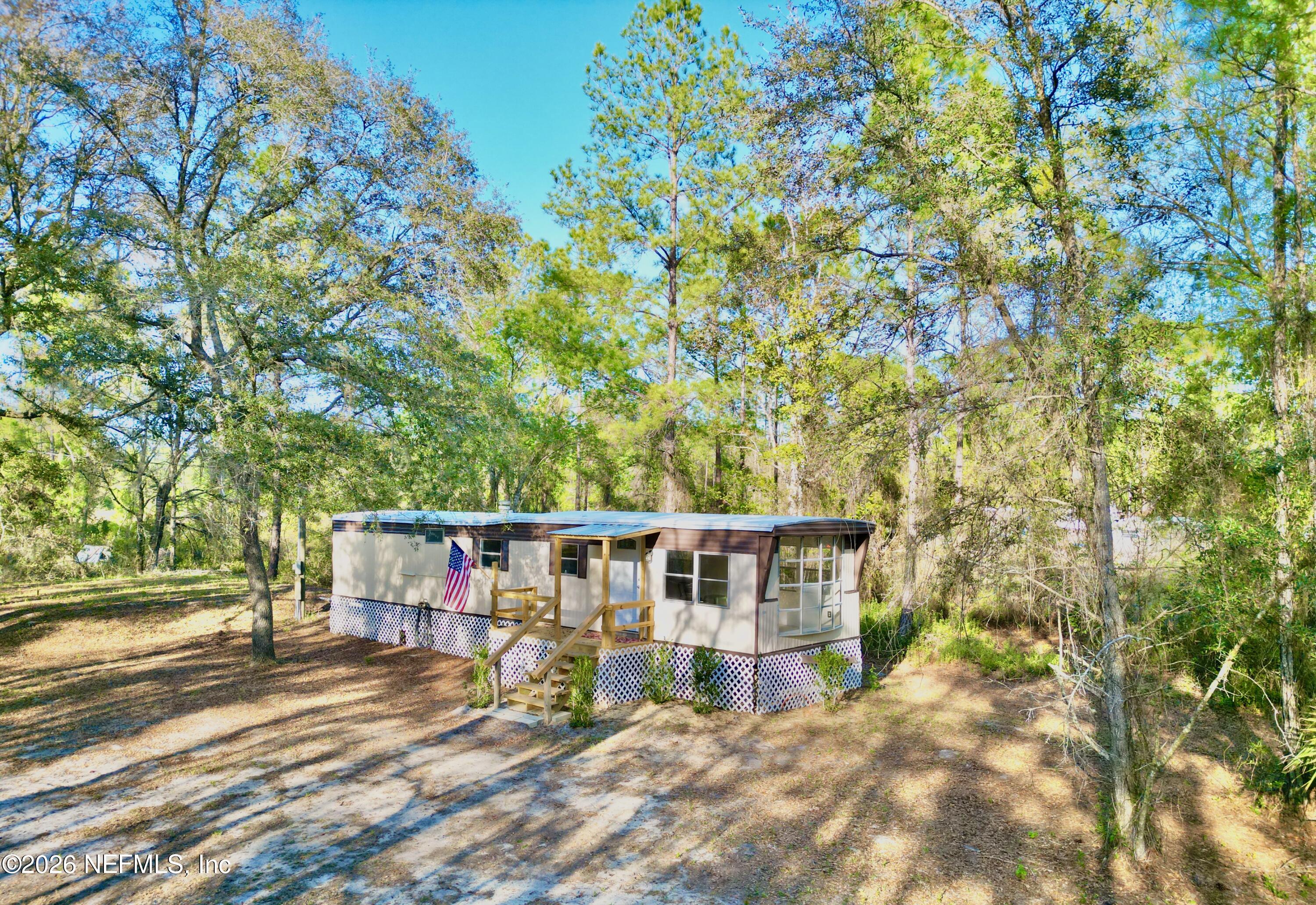 106 Spruce Interlachen, FL 32148 - Photo 9 of 12 106 Spruce Rd - 8