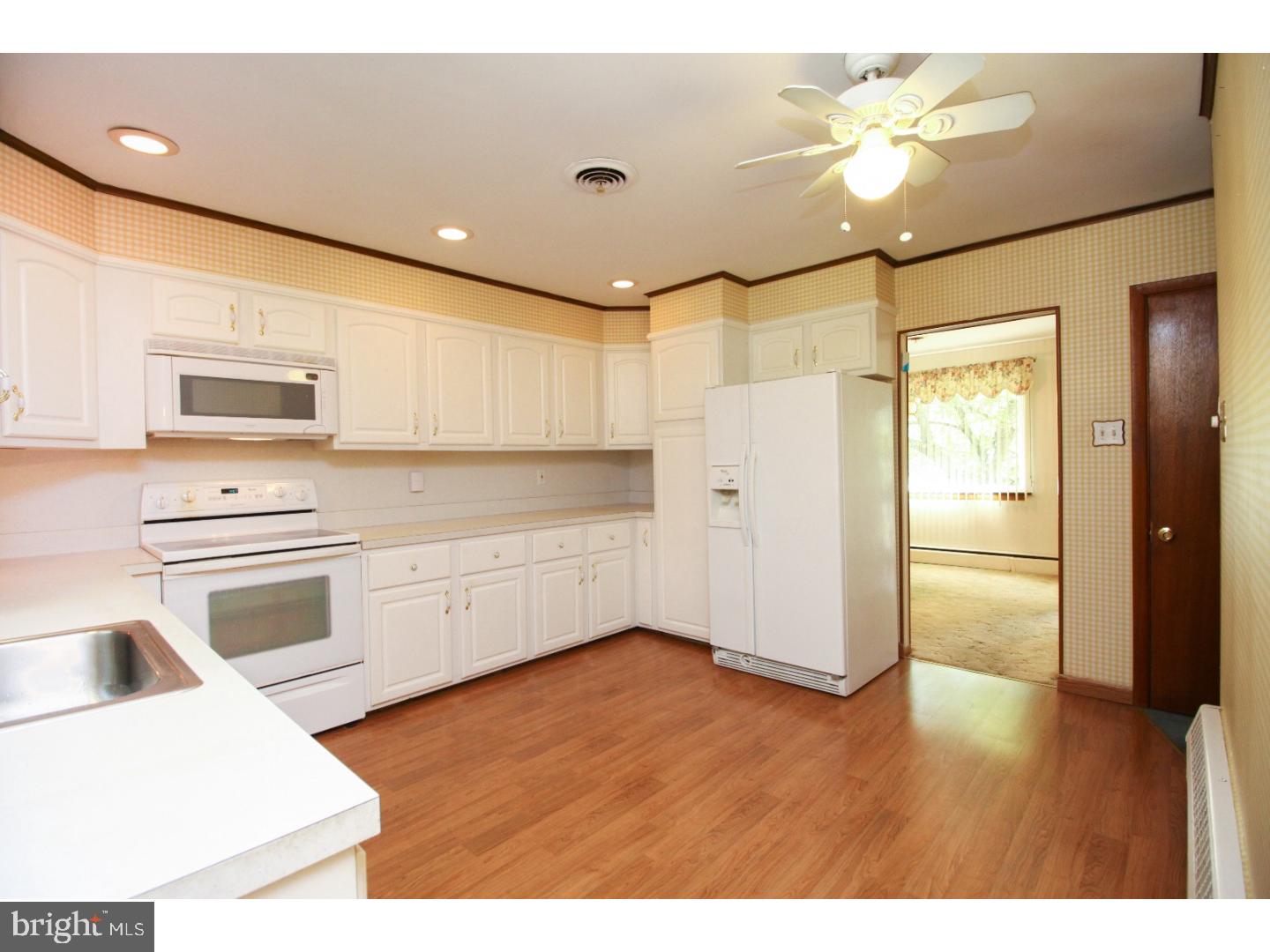 102 Yale Road Voorhees, NJ 08043 - Photo 6 of 25 Kitchen