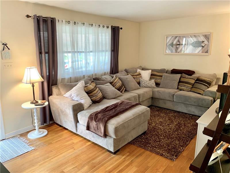 1536 Rutherford Avenue Pittsburgh, PA 15216 - Photo 3 of 14 Roomy main living space