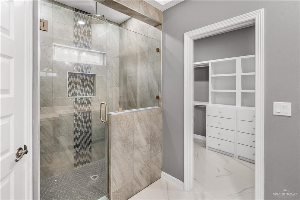 1402 Tee Box Drive Weslaco, TX 78596 - Photo 10 of 20 a bathroom with a shower