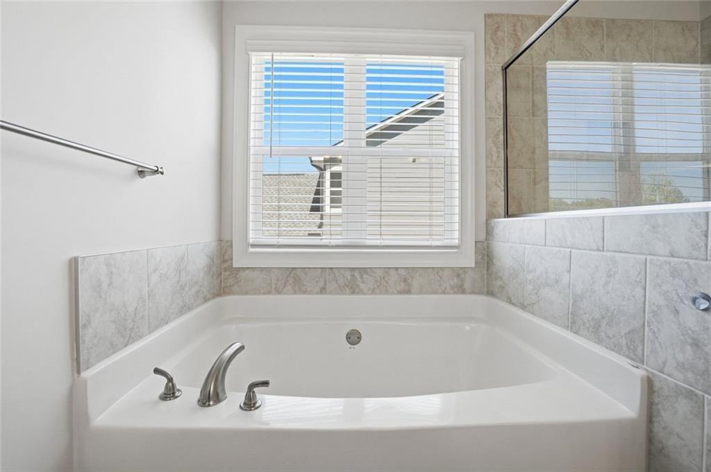 449 Banff Drive Winder, GA 30680 - Photo 22 of 56 a bathroom with a bathtub