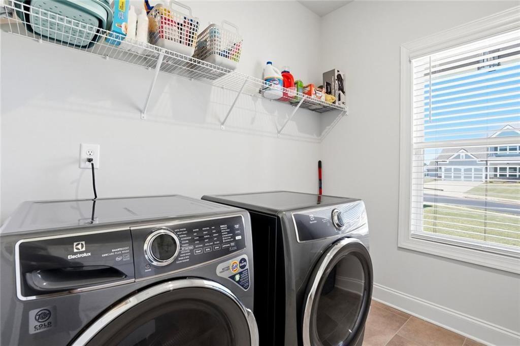 449 Banff Drive Winder, GA 30680 - Photo 32 of 56 a utility room with dryer and washer