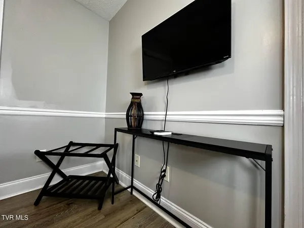 $2,400 | 169 East Grande Avenue, Unit 402, Johnson City, TN 37601