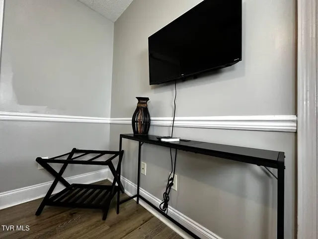 $2,400 | 169 East Grande Avenue, Unit 402, Johnson City, TN 37601