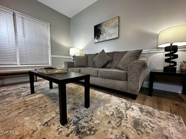 $2,400 | 169 East Grande Avenue, Unit 402, Johnson City, TN 37601