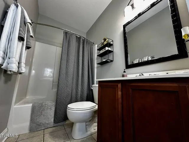 $2,400 | 169 East Grande Avenue, Unit 402, Johnson City, TN 37601