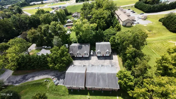 $2,400 | 169 East Grande Avenue, Unit 402, Johnson City, TN 37601