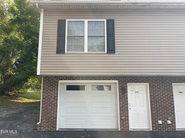 $2,400 | 169 East Grande Avenue, Unit 402, Johnson City, TN 37601