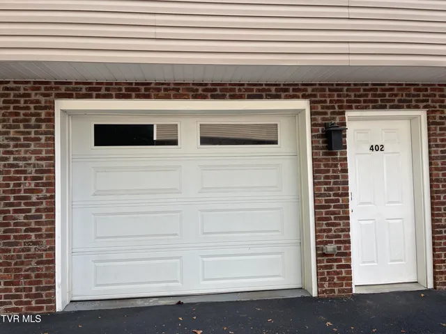 $2,400 | 169 East Grande Avenue, Unit 402, Johnson City, TN 37601