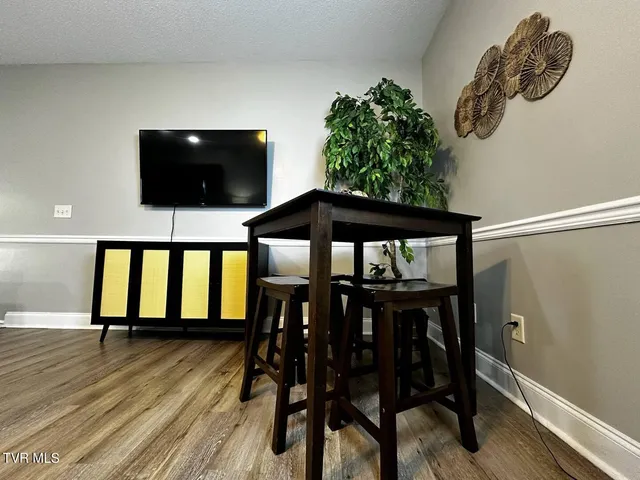 $2,400 | 169 East Grande Avenue, Unit 402, Johnson City, TN 37601