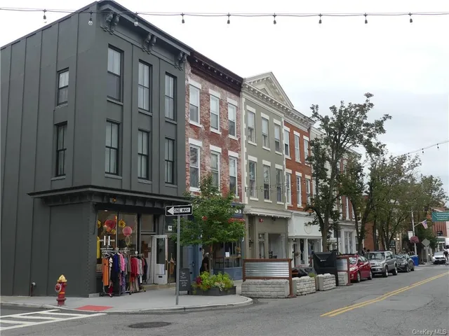 $2,000 | 19 West Broadway, Unit 3W, Nyack, NY 10960