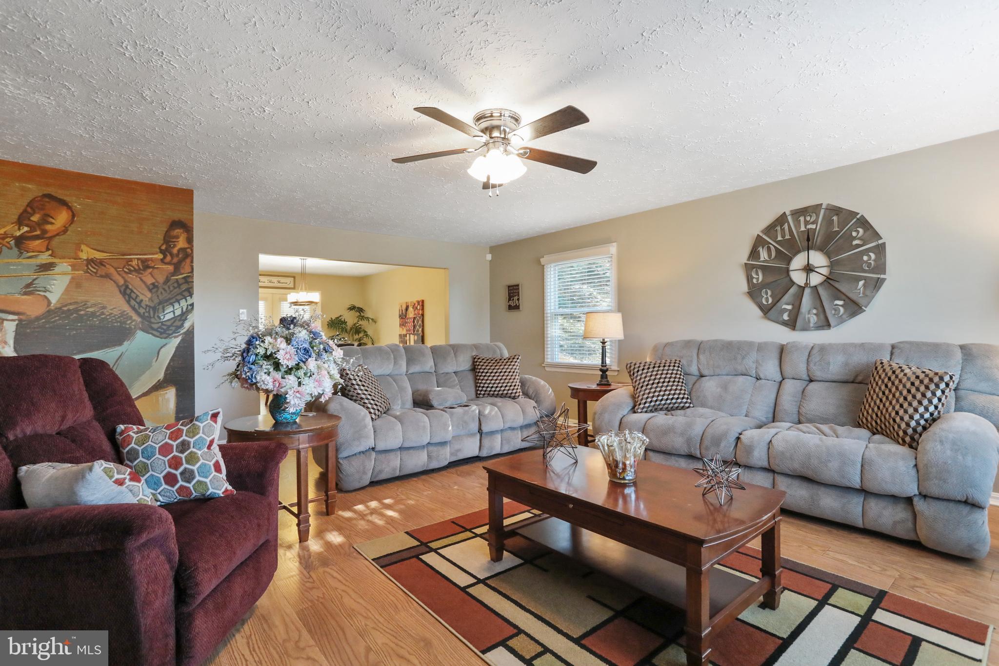 Living room with plenty of space for entertaining