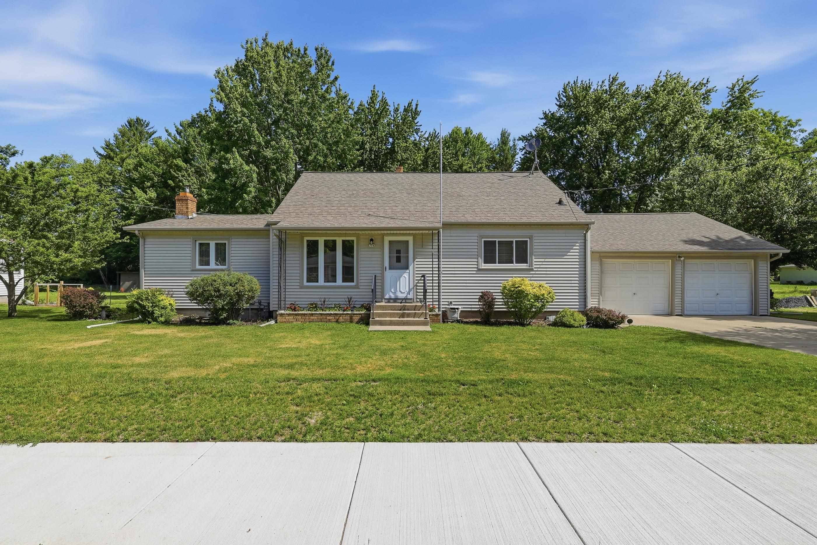308 Walker Street Stevens Point, WI 54481 - Photo 2 of 39