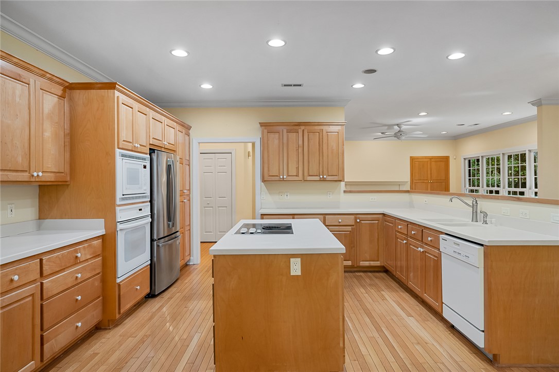 600 Downs Loop Clemson, SC 29631 - Photo 11 of 42 Kitchen