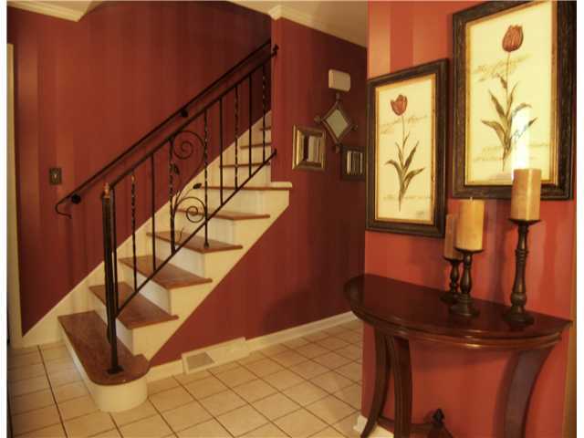 253 Weydon Road Columbus, OH 43085 - Photo 2 of 25