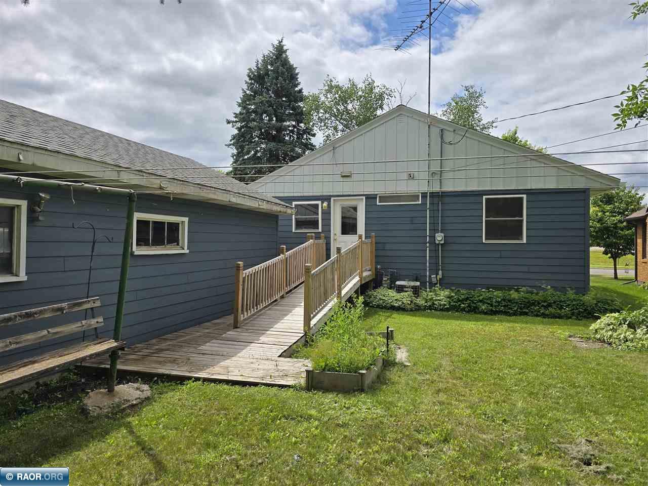 520 6th Street Southwest Chisholm, MN 55719 - Photo 4 of 23