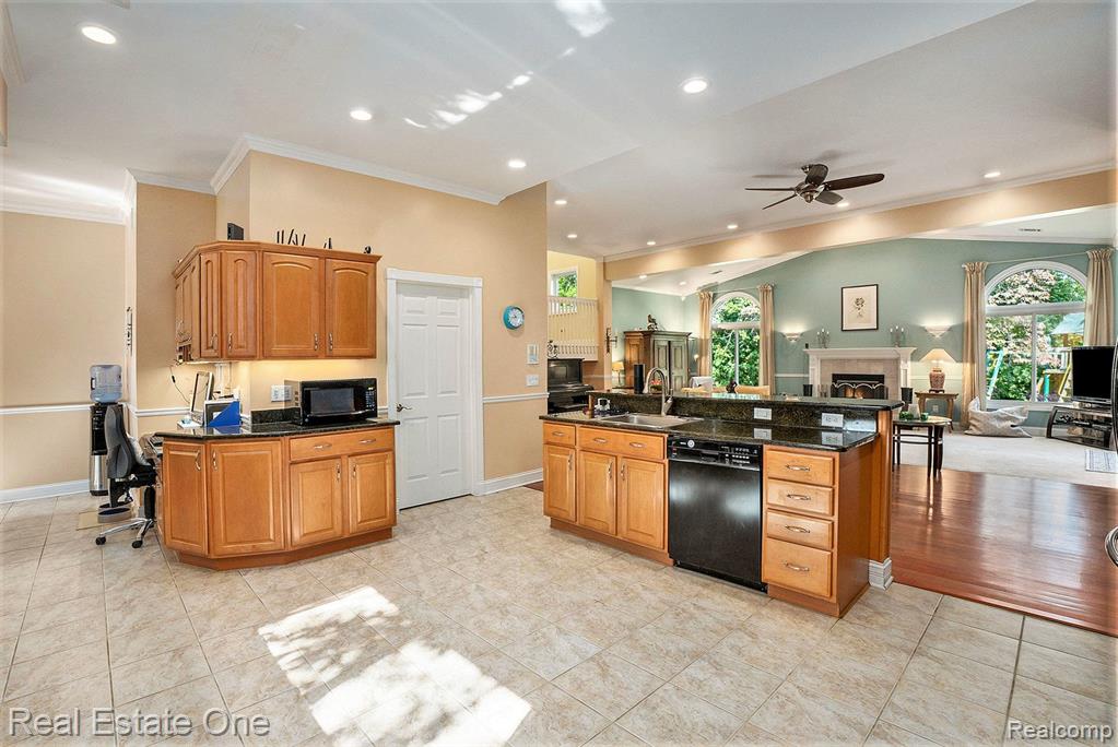 1301 Romney Road Bloomfield Hills, MI 48304 - Photo 10 of 41
