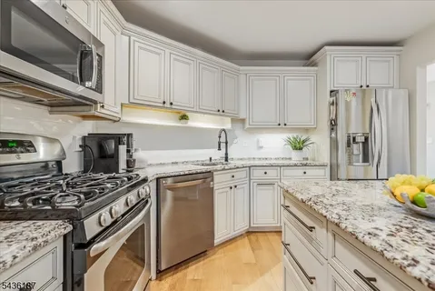 $785,000 | 35 Indian Run, Watchung, NJ 07069
