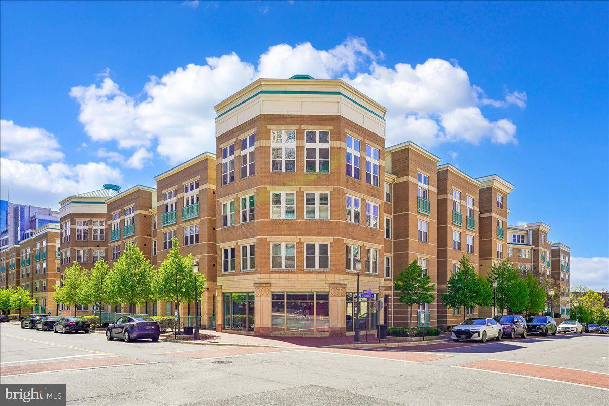 12001 Market Street, Unit T51 Reston, VA 20190 - Photo 36 of 62 Back elevation