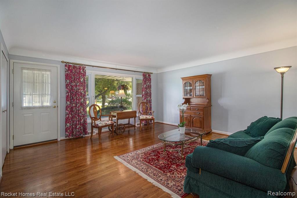 180 Montmorency Road Rochester Hills, MI 48307 - Photo 4 of 32