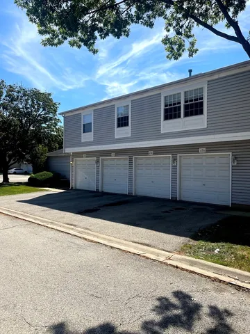 $2,050 | 674 Cleo Court, Unit 674, Wheeling, IL 60090