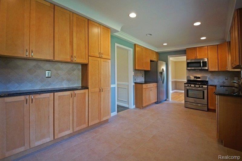 21473 River Road Grosse Pointe, MI 48236 - Photo 7 of 26 DSC02452.JPG