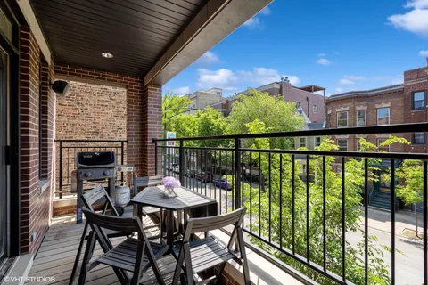 $650,000 | 858 West Diversey Parkway, Unit 2E, Chicago, IL 60614