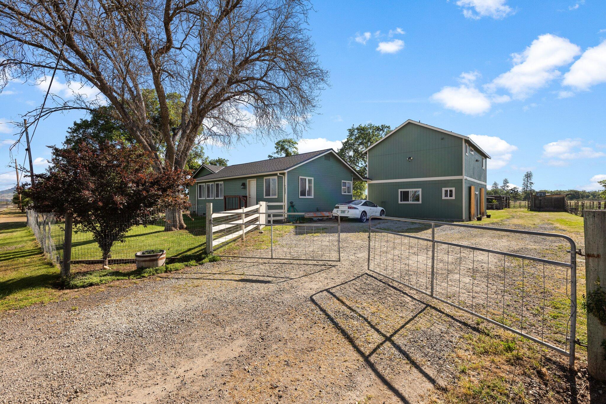 6598 Truax Road Central Point, OR 97502 - Photo 7 of 31 15-web-or-mls-IMGL6524