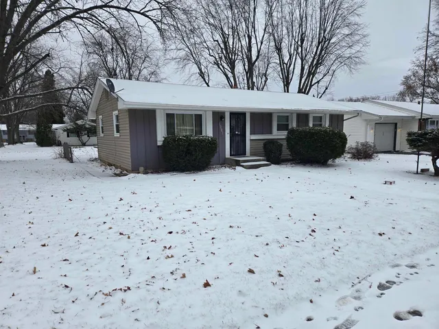 $189,900 | 1002 Fieldcrest Drive, Rockford, IL 61108