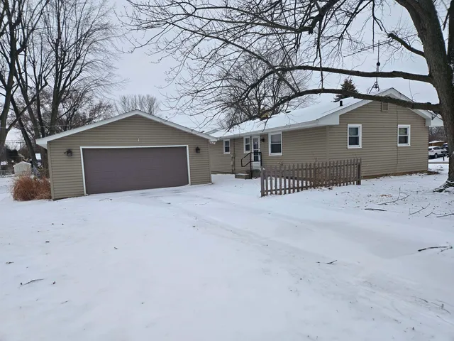 $189,900 | 1002 Fieldcrest Drive, Rockford, IL 61108