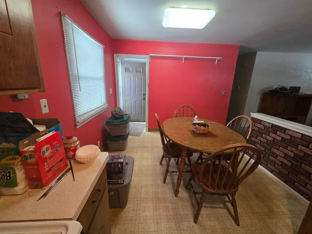 $189,900 | 1002 Fieldcrest Drive, Rockford, IL 61108