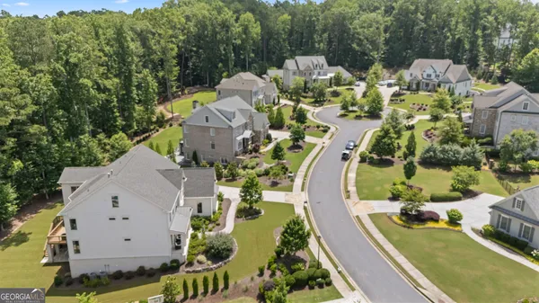 a view of a house with backyard