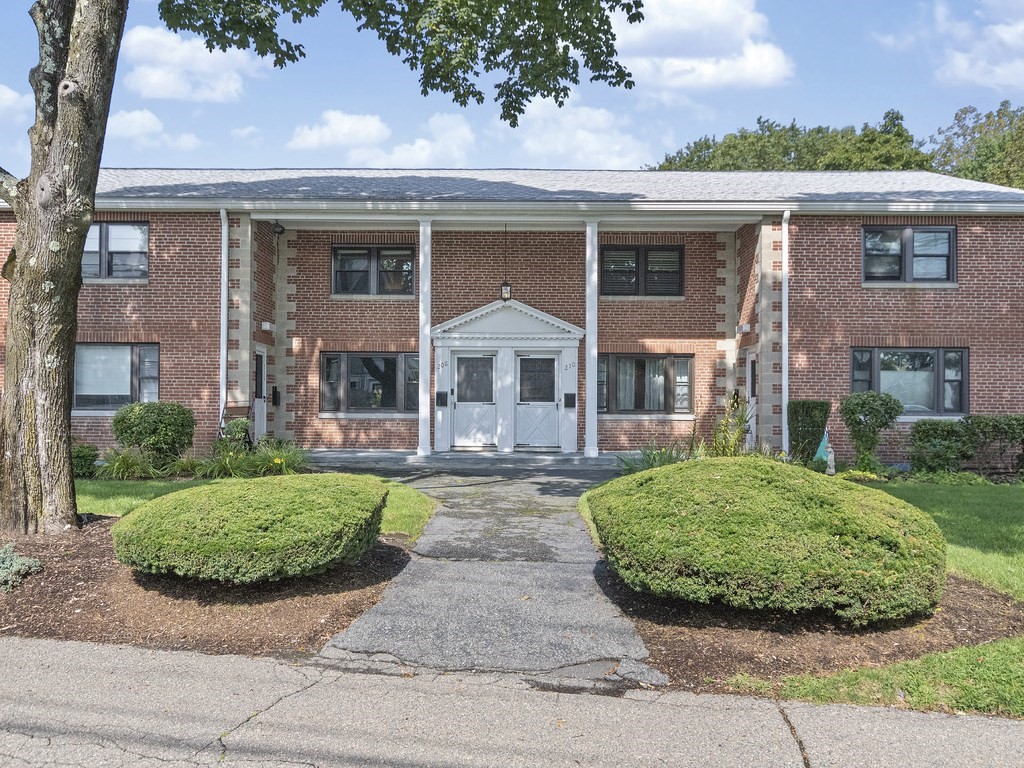 210 Church Street, Unit 210 Waltham, MA 02452 - Photo 28 of 35