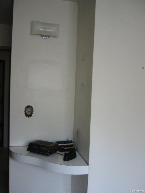 8560 Chicago Road Warren, MI 48093 - Photo 7 of 14 Shelf in Master Bedroom