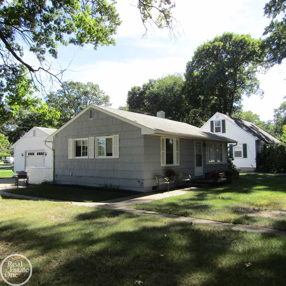 3464 Riverside Drive Port Huron, MI 48060 - Photo 9 of 16 31306171-8.JPG