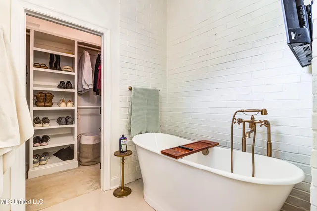 $494,000 | 10510 East Landon Green Circle, Gulfport, MS 39503