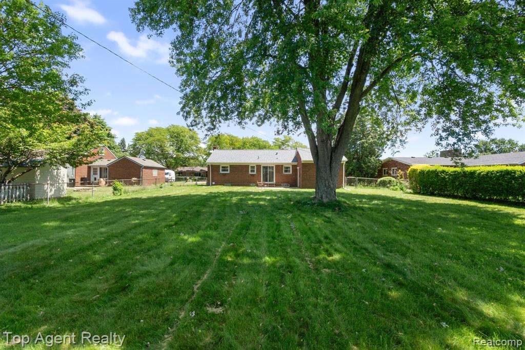 36365 Briarcliff Road Sterling Heights, MI 48312 - Photo 35 of 52