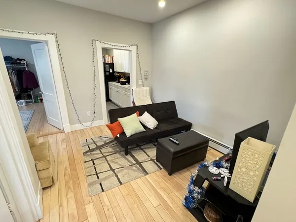 $7,350 | 1284 Commonwealth Avenue, Unit 7, Boston, MA 02134