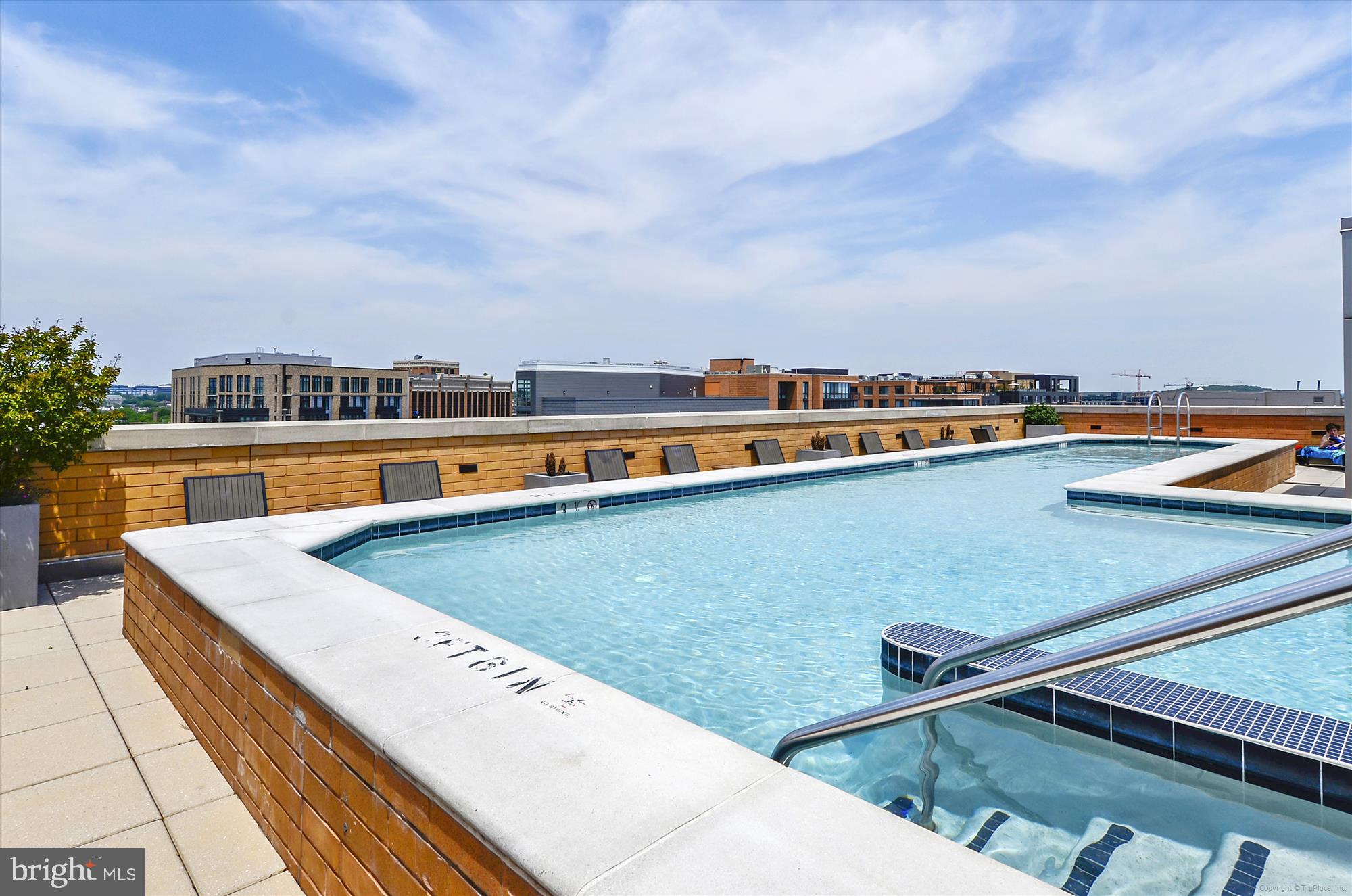 475 K Street Northwest, Unit 626 Washington, DC 20001 - Photo 37 of 59 Rooftop pool