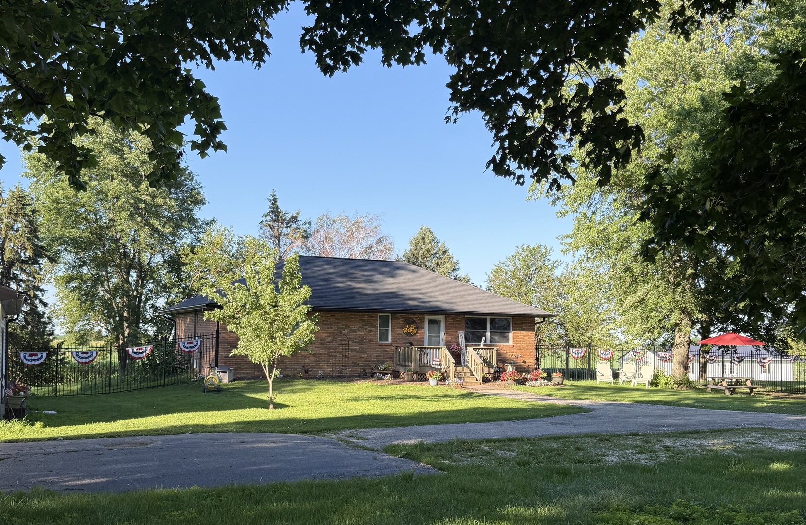 1413 East 2950 North Road Mahomet, IL 61853 - Photo 1 of 51
