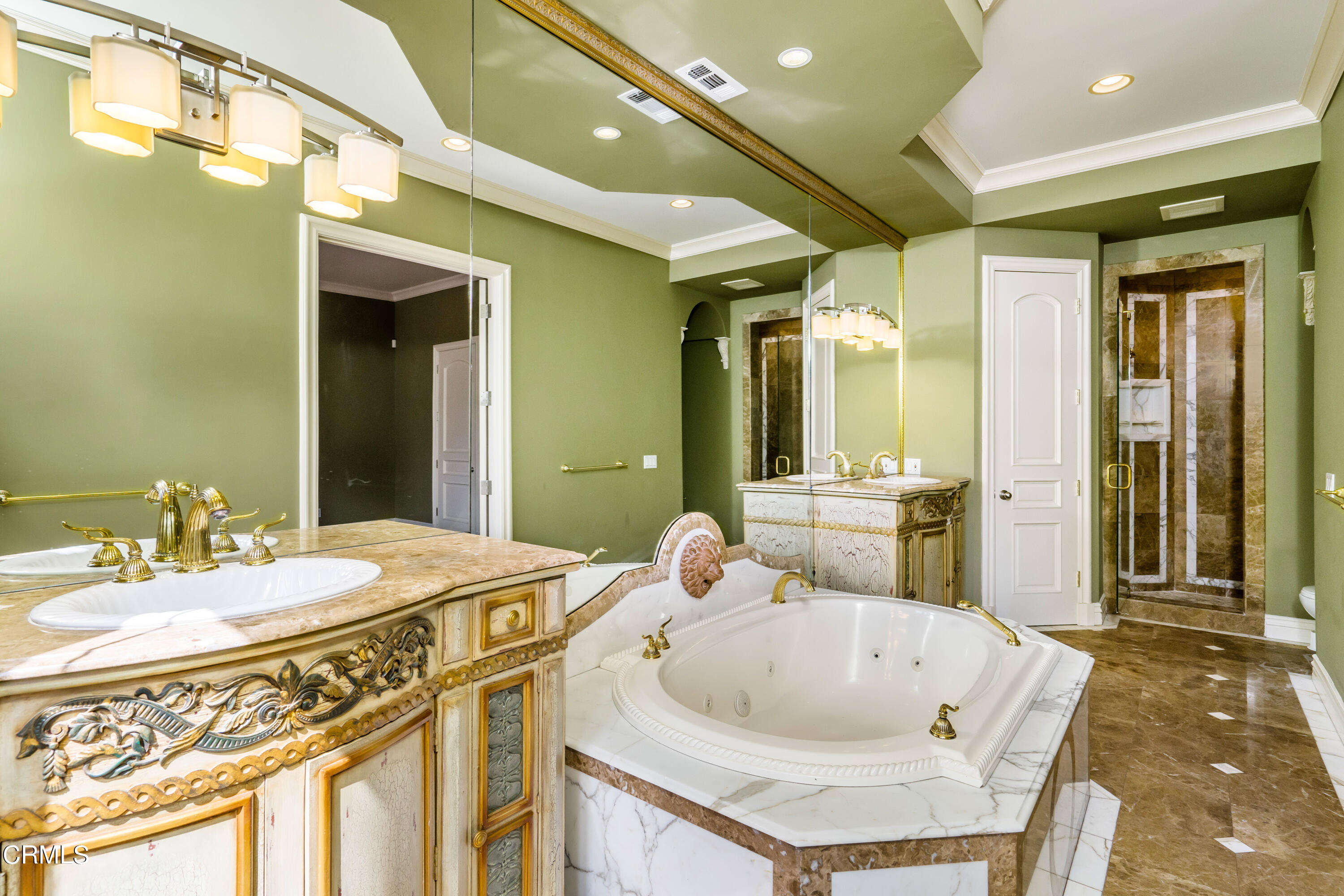 1165 Arden Road Pasadena, CA 91106 - Photo 13 of 25 a bathroom with a tub sink and mirror