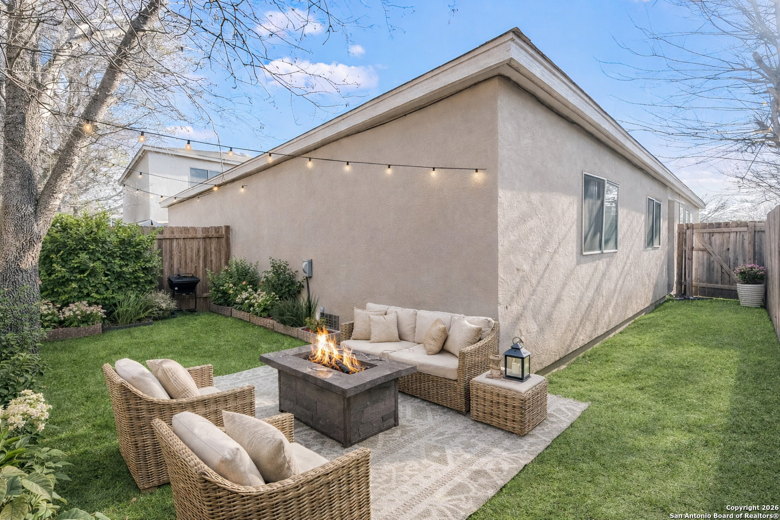 3812 Maverick Crk Road San Antonio, TX 78247 - Photo 4 of 24 a backyard of a house with table and chairs