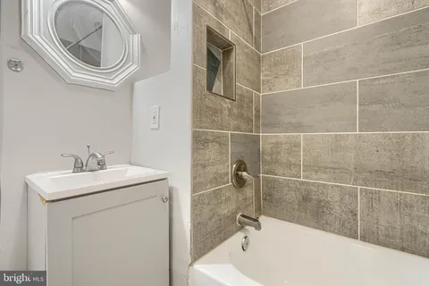 $2,150 | 2917 Clifton Avenue, Baltimore, MD 21216
