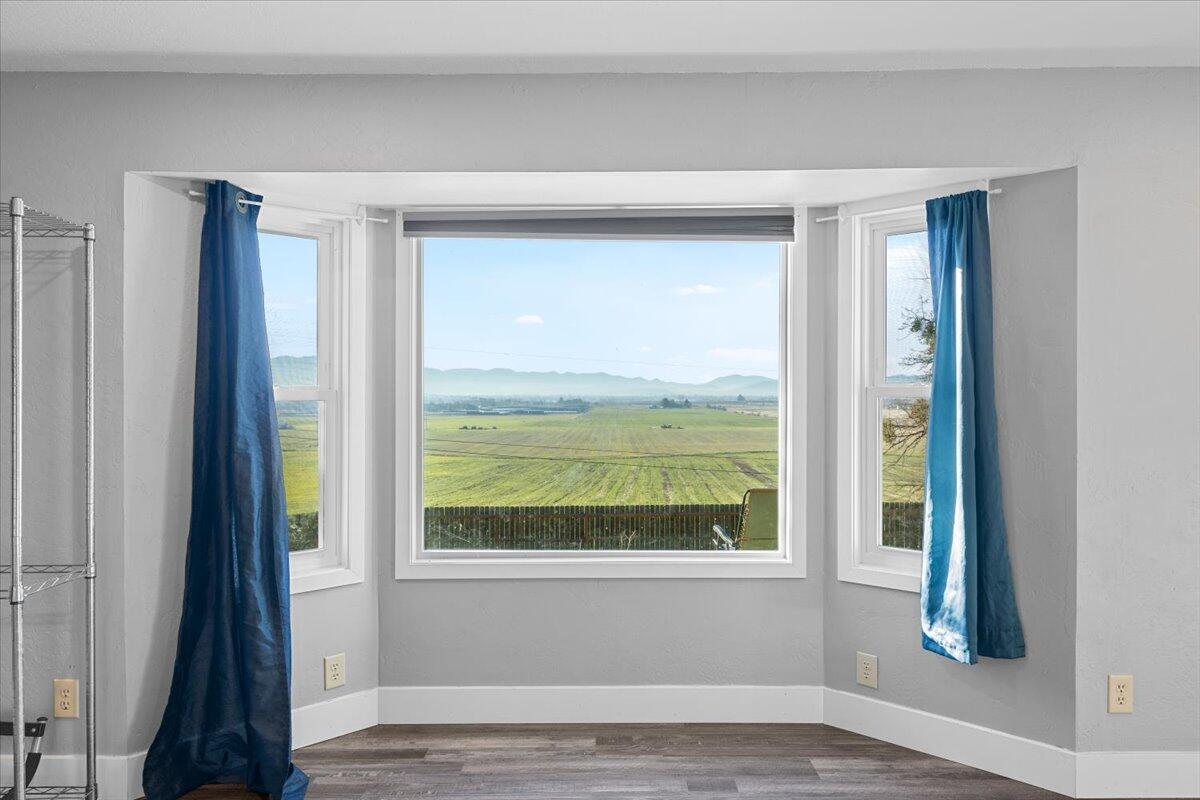 5942 Foothill Road Central Point, OR 97502 - Photo 9 of 37 07-CI_6549